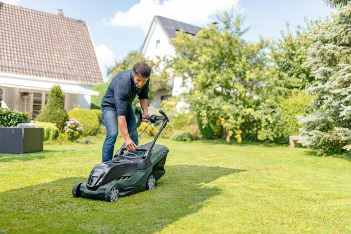Actual product image Bosch Home & Garden Universal Rotak 36-550 (Rechargeable battery operated)