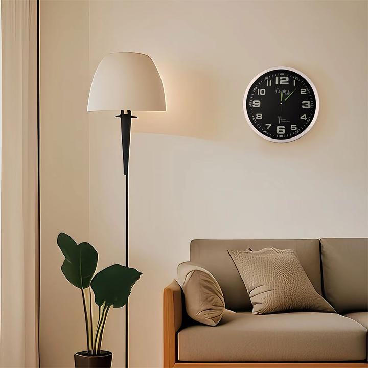 Produktbild Casativo Funk-Wanduhr mit laufruhigem Quarz-Uhrwerk, Ziffern & Zeiger nachleuchtend