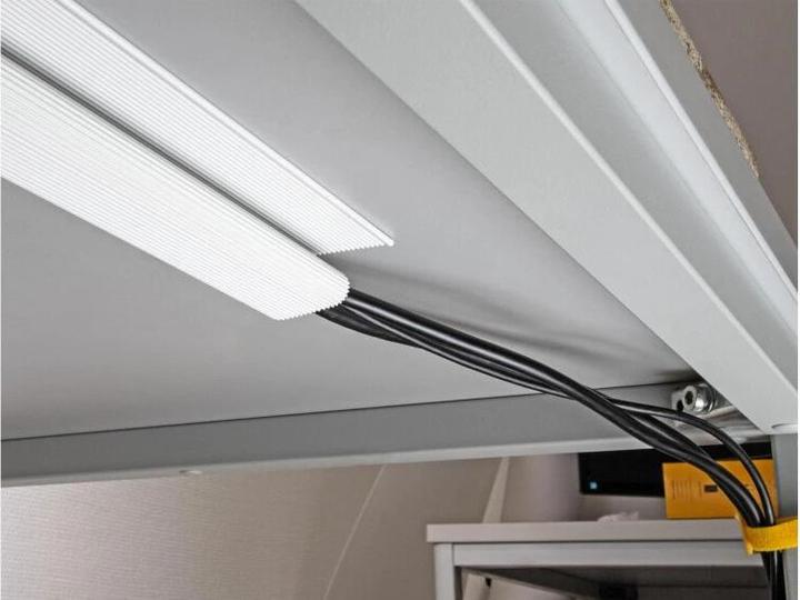 Image du produit Delock Goulotte de câblage pour montage sous table 0.4 m x 63 mm Blanc 2 pièces (Conduit, 40 cm)