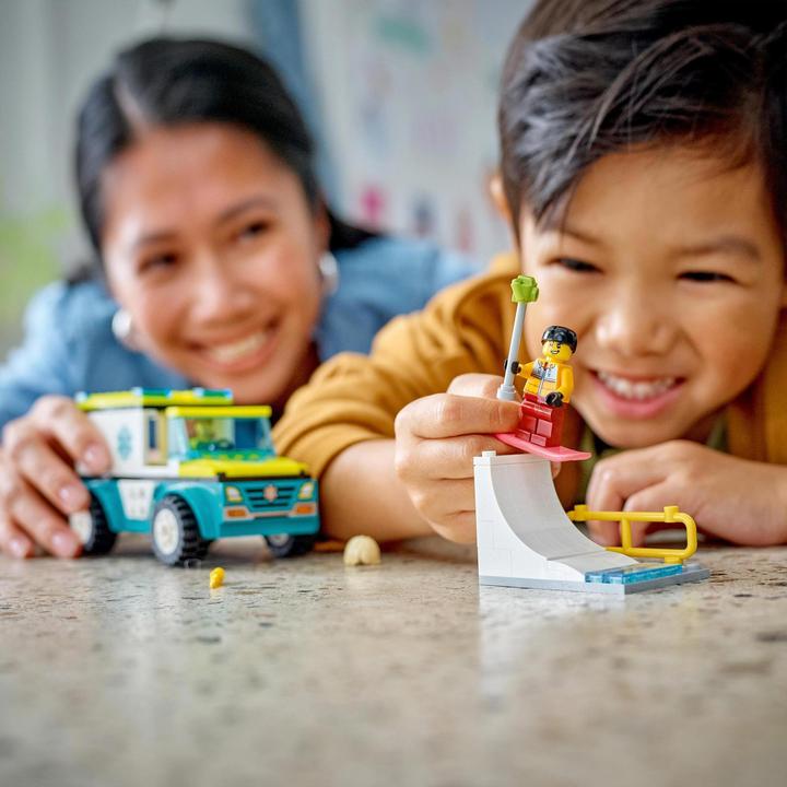 Produktbild LEGO Rettungswagen und Snowboarder (60403, LEGO City)