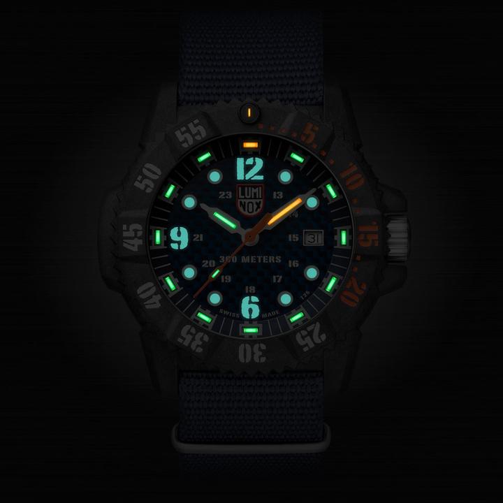 Produktbild Luminox Master Carbon Seal 3800 Series (Swiss Made, Analoguhr, 46 mm)