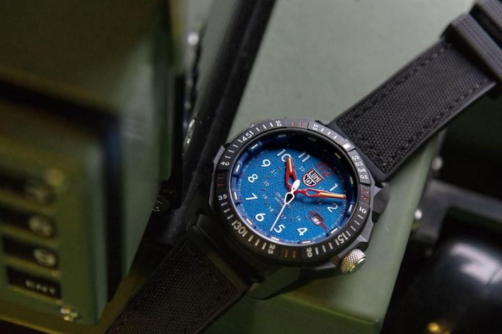 Actual product image Luminox Ice-Sar Arctic 1000 Series (Analogue wristwatch, Swiss made, 46 mm)