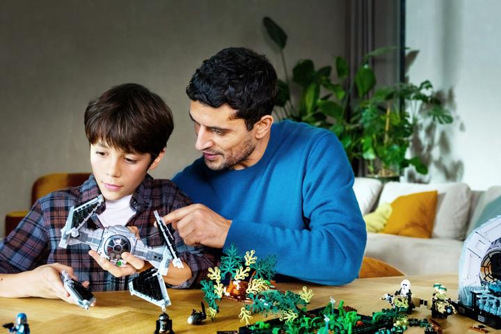 Image du produit LEGO Mandalorian Fang Fighter vs. Tie Interceptor (75348, LEGO Star Wars)