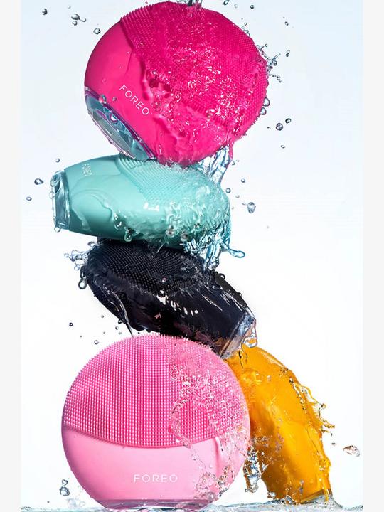 Actual product image Foreo Facial Cleanser Luna Mini 3 Fuchsia