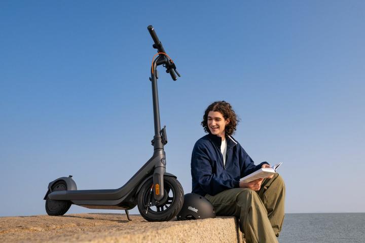 Productafbeelding Segway-Ninebot E2 Pro D (20 km/h, 35 km, 350 W)