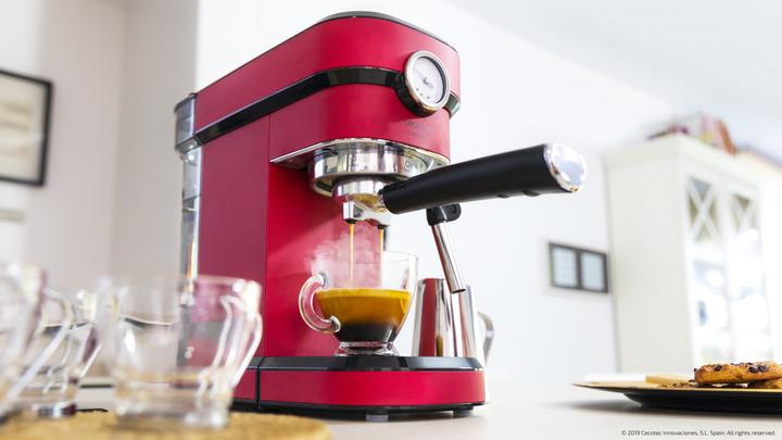 Actual product image Cecotec Red, With pressure gauge (EU plug)