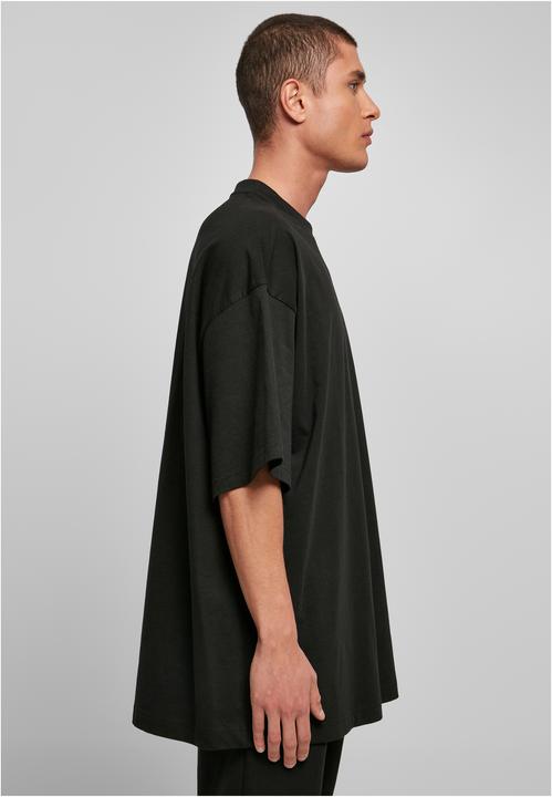 Actual product image Urban Classics Huge Tee - 16930 (3XL)
