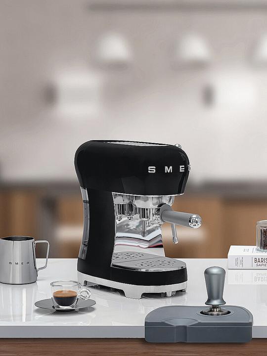 Actual product image Smeg ECF02BLEU (EU plug)