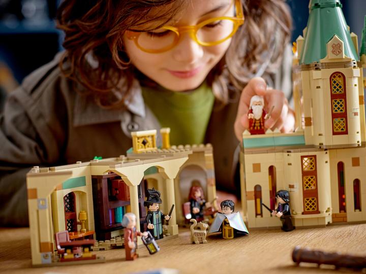 Produktbild LEGO Hogwarts: Dumbledores Büro (76402, LEGO Harry Potter)