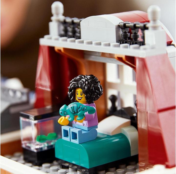 Actual product image LEGO bookshop (10270, LEGO Creator Expert, LEGO Rare Sets)