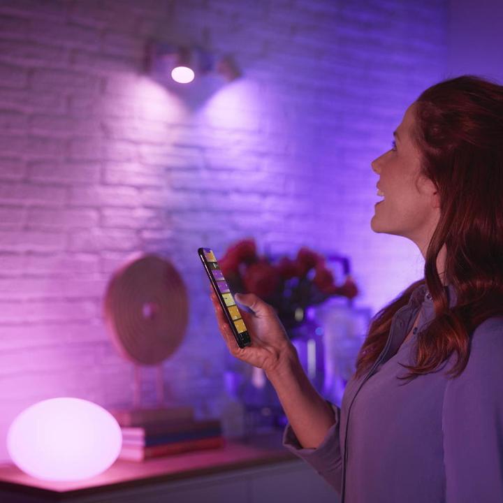 Produktbild Philips Hue White & Color Ambiance BT (E27, 6.50 W, 806 lm, 4 x, F)
