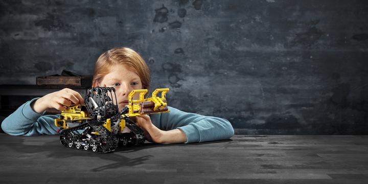 Actual product image LEGO Tracked Loader (42094, LEGO Technic)