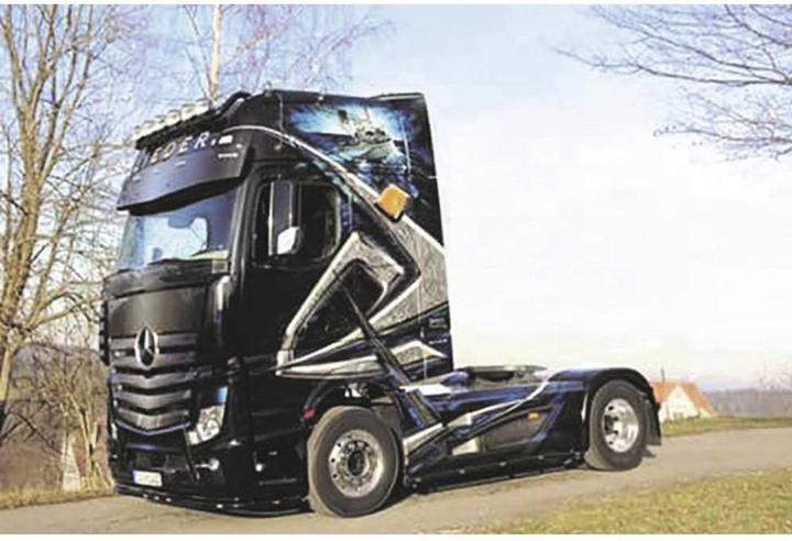 Produktbild Italeri Truckmodell 1:24 M B Actros MP4 Show GigaSpace