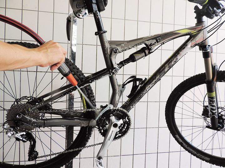 Image du produit F100 Nettoyeur de vélos (5000 ml, Lubrifiant universel, Nettoyeur de chaîne, Nettoyant pour freins, Nettoyant pour vélo, Éponge)