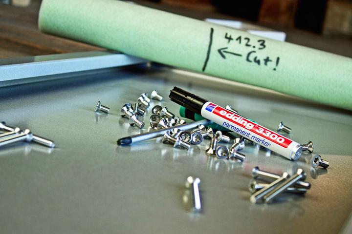 Produktbild Edding Permanentmarker 3300 1-5mm grau (Grau, 5 mm, 1 x)