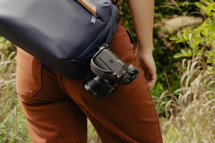 Actual product image Peak Design Micro Clutch L-Plate (Wrist strap)