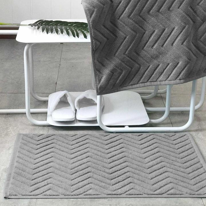 Actual product image Intirilife Bath Mat Shower Mat in Grey (80 x 50 cm)