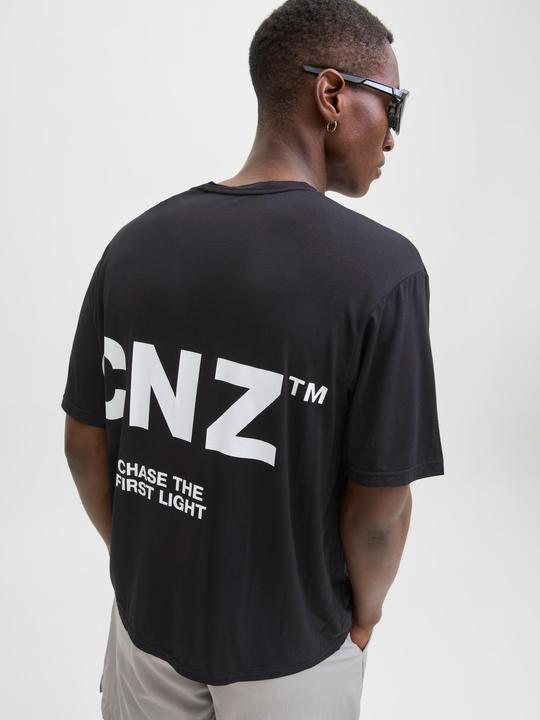 Actual product image Jack & Jones Rückenprint Rundhalsausschnitt T-shirt T-shirt (XL)