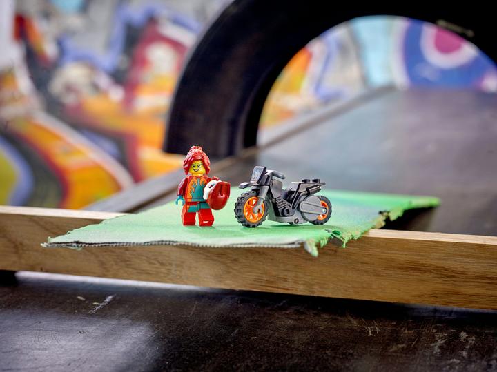 Actual product image LEGO Fire stunt bike (60311, LEGO City)