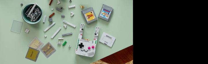 Actual product image LEGO Game Boy (72046, LEGO Super Mario)