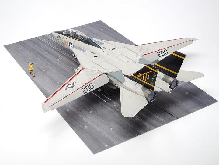 Actual product image Tamiya 1/48 F-14A Tomcat (late) Carrier Launch Set