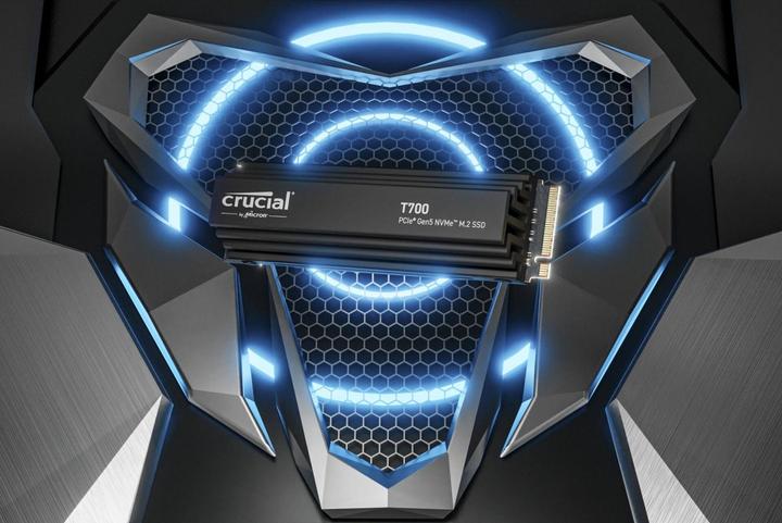 Actual product image Crucial T700 with Heatsink (1000 GB, M.2 2280)