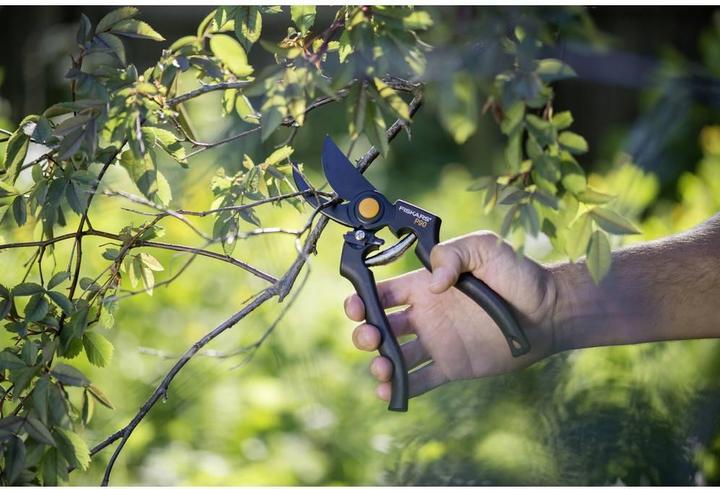 Actual product image Fiskars Garden Shears Bypass Pro 111960