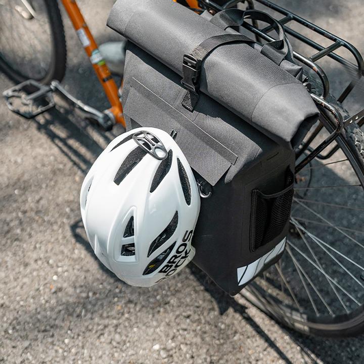 Immagine prodotto Rockbros Bike Bag with Backpack Function, Waterproof, with Helmet Attachment 18l - Black (18 l, Borsa portapacchi)