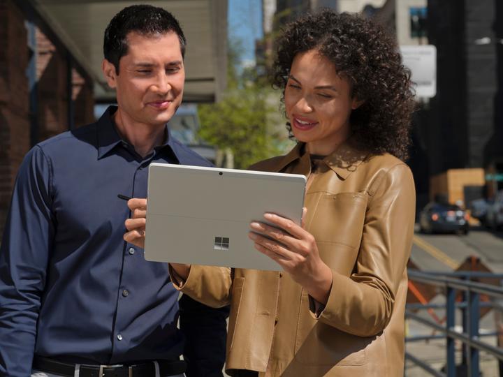 Produktbild Microsoft Surface Pro X (13", Microsoft SQ1, 8 GB, 128 GB, DE)