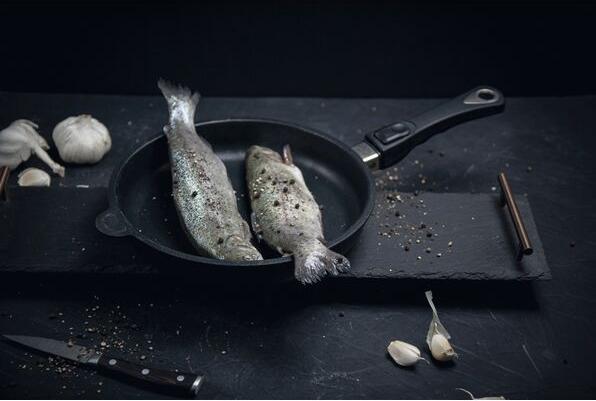 Produktbild AMT GASTROGUSS Fischpfanne glatter Boden induktionsgeeignet Länge: 350 mm (Bratpfanne)