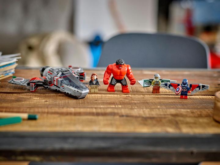 Actual product image LEGO Showdown zwischen Captain America und Red Hulk (76292, LEGO Marvel)