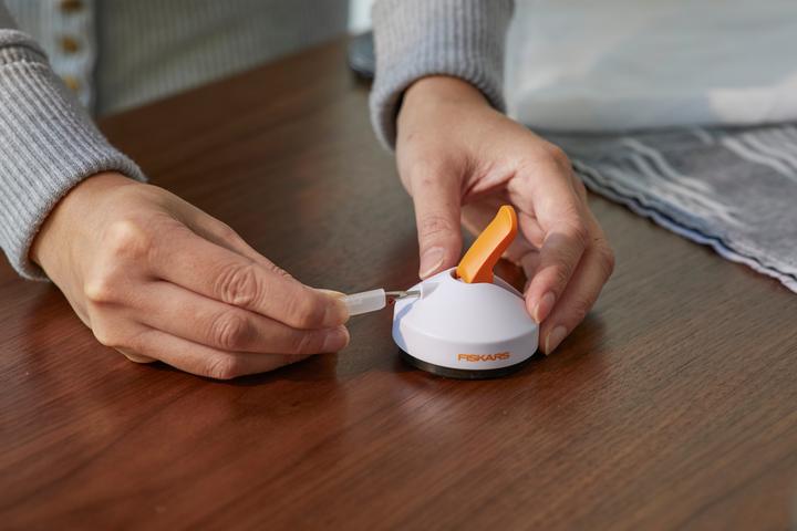 Image du produit Fiskars Coupe-couture blanc, orange (9 cm)