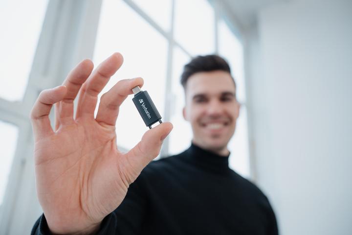 Produktbild Verbatim Retractable 128GB USB 3.2 Gen 1 USB-C (128 GB, USB-C)
