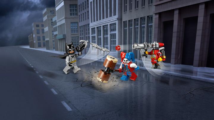 Actual product image LEGO Super Heroes Batman: Gotham City Cycle Chase (76053, LEGO DC)