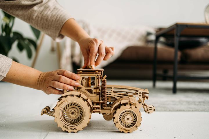 Produktbild Wood Trick Bausatz Traktor