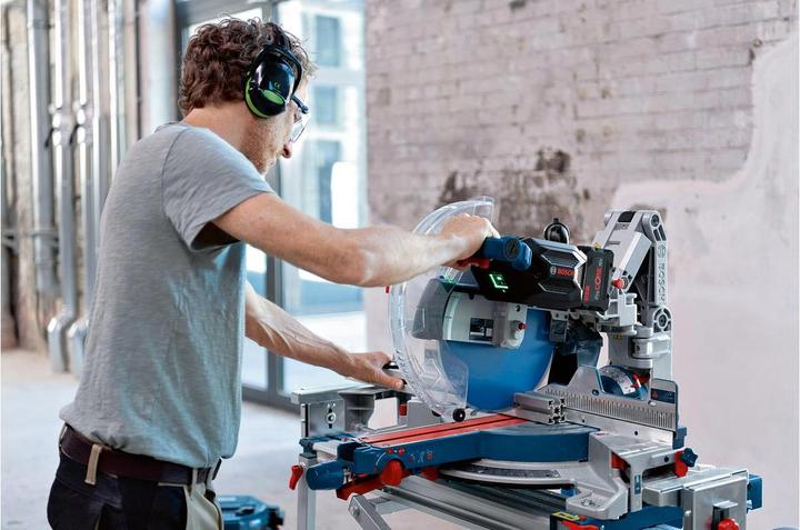 Actual product image Bosch Professional GCM18V-305 GDC
