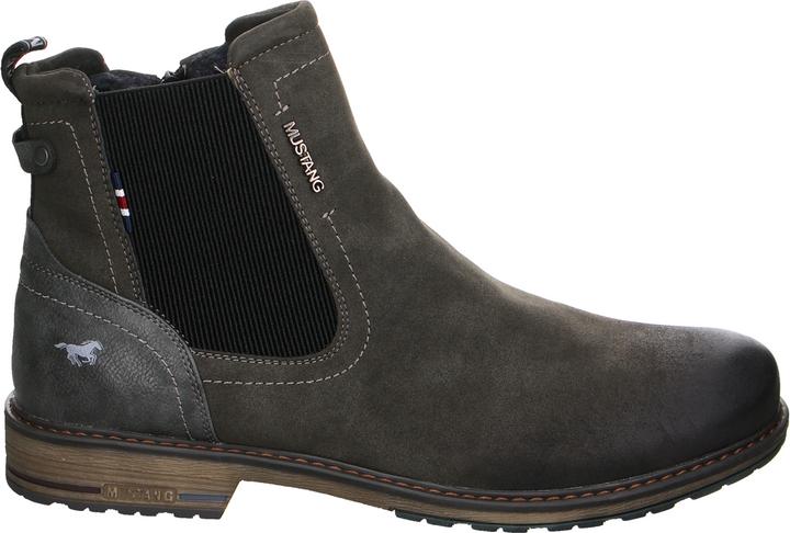 Actual product image Mustang Masculine yet timeless, the manufacturer presents this ankle boot for colder days i (42)