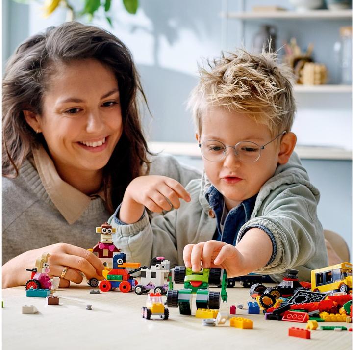 Actual product image LEGO Stone box with wheels (11014, LEGO Classic)