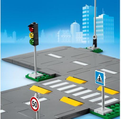 Actual product image LEGO Road intersection with traffic lights (60304, LEGO City)