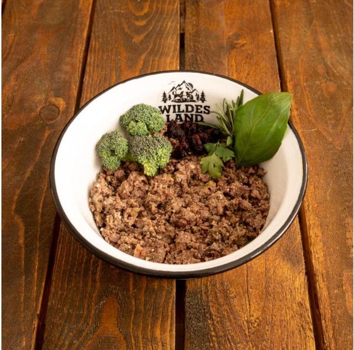 Produktbild Wildes Land Nassfutter Kalb mit Brokkoli, Hagebutte & Wildkräutern 400 g (Adult, 1 Stk., 1000 g)
