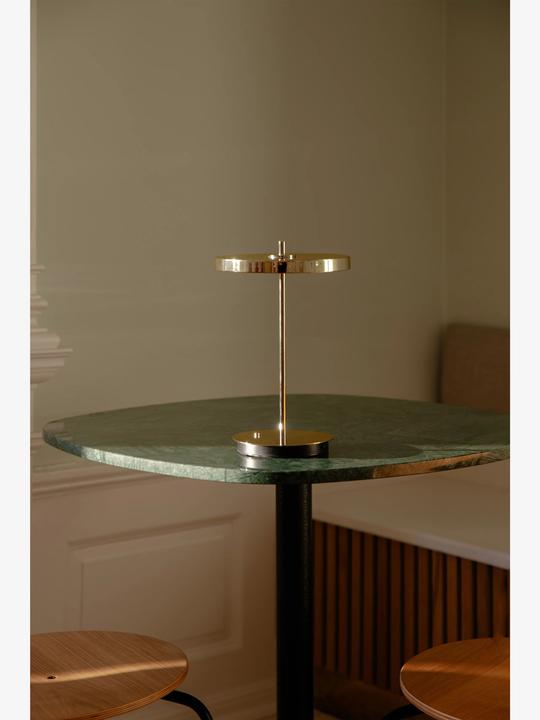 Image du produit Umage Asteria Move Portable Lampe de table en laiton poli (1960 lm)
