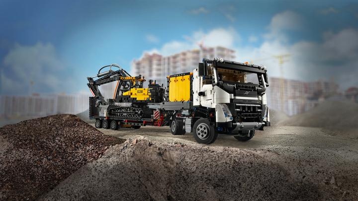 Produktbild LEGO Volvo FMX LKW mit EC230 Electric Raupenbagger (42175, LEGO Technic)