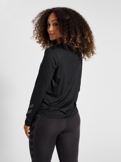 Actual product image hummel Mt Taylor T-Shirt L/S (S)
