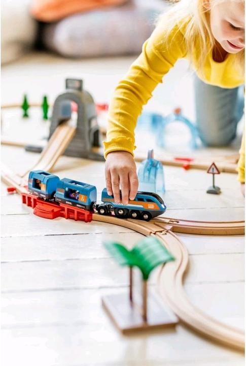 Produktbild Brio Smart Tech Tunnel Reisezug Set