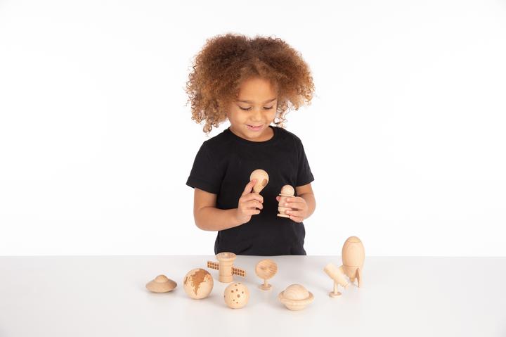 Produktbild TickiT Set mit 10 Weltraum Figuren und Objekten aus Holz