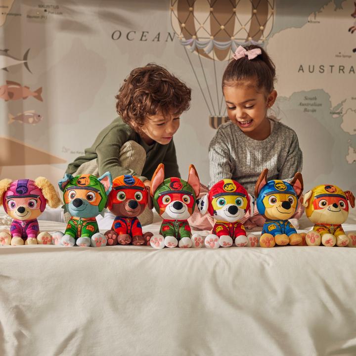 Actual product image Spin Master PAW Patrol Jungle Pups, Chase 8-Inch Plush, Stuffed Animal Kids Toys for Boys & Girls Ages 3 and Up (19.05 cm)