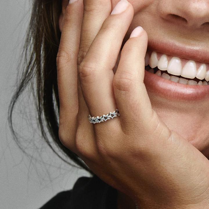 Produktbild Pandora Band of Asymmetric Stars Ring (50, 925 Silber)