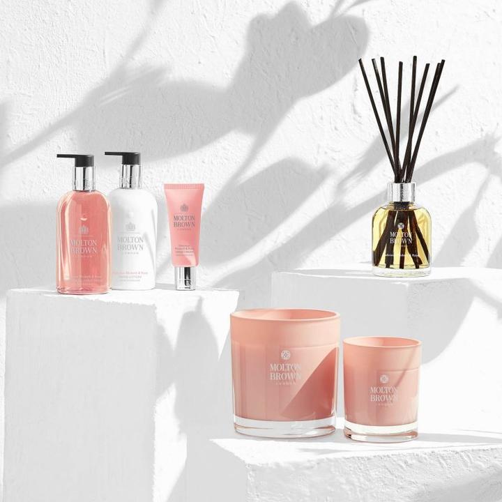 Actual product image Molton Brown Delicious Rhubarb Rose (Liquid soap, 300 ml)