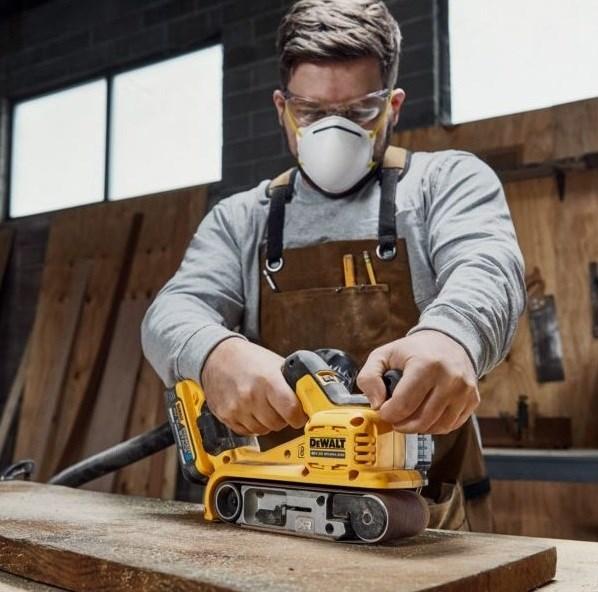 Produktbild DeWalt DCW220NT-XJ (Bandschleifer)
