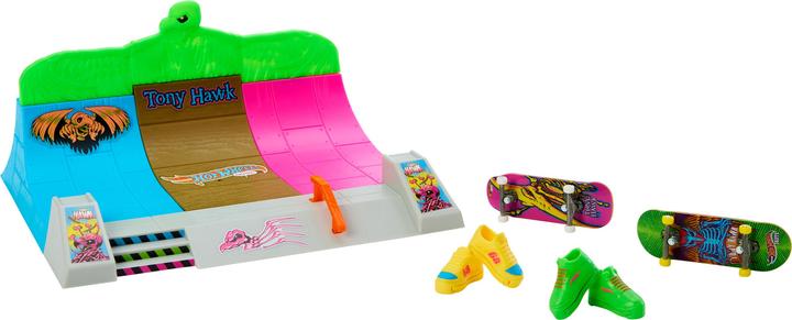 Actual product image Hot Wheels Skate Tony Hawk HQ Skatepark mit 2 exklusiven Fingerboards und 2 Paar Skateschuhen